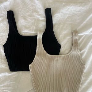 Aritzia | Babaton Ribbed Scoop Crop Tank Tops - Black & Cream (2 pk)